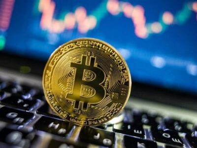 سقوط آزاد بیت‌کوین به زیر ۷۰ هزار دلار/ موج نزولی ادامه دارد؟