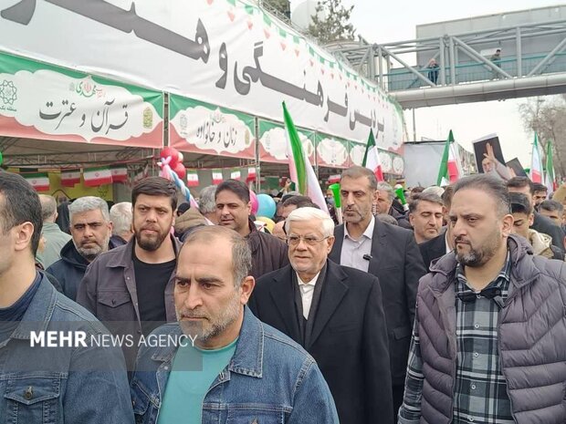 عارف: اولویت ما حل مسائل معیشتی مردم است 