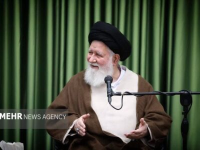 علم الهدی: بیعت تاریخی همافران با امام خمینی(ره) نقطه شکست آمریکا بود