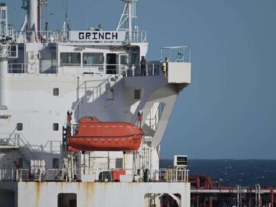 فرانسه نفت‌کش مرتبط با روسیه را آزاد کرد