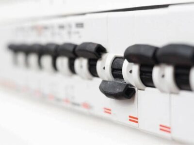 فرمانده انتظامی کردستان: ۲ هزار و ۴۰۱ عدد فیوز برق قاچاق کشف شد