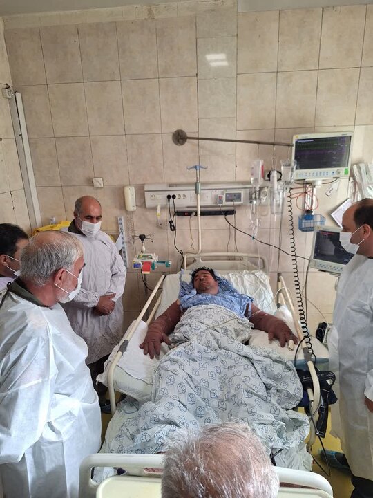 فرمانده هوانیروز ارتش از شهروند مصدوم سانحه بالگرد هوانیروز دیدار کرد