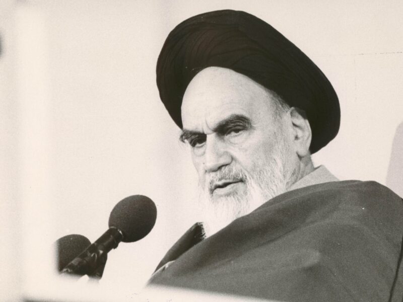 فعال فرهنگی باید خمینی شود!