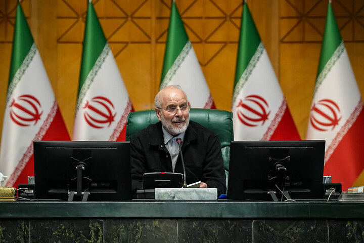 قالیباف: حقوق کارکنان و بازنشستگان حداقل ۳۲ درصد افزایش می‌یابد