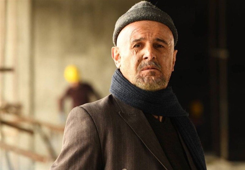 قایق‌سواری صدرعاملی در آبهای کم عمق تهران