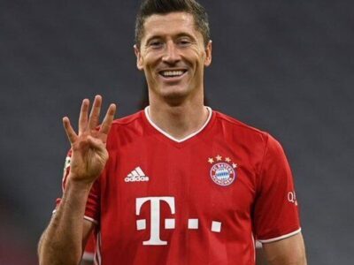 لواندوفسکی خود را هم‌تراز مسی و رونالدو کرد