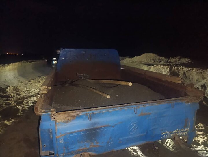 متخلف برداشت شبانه مصالح از بستر پارک ملی دریاچه ارومیه دستگیر شد