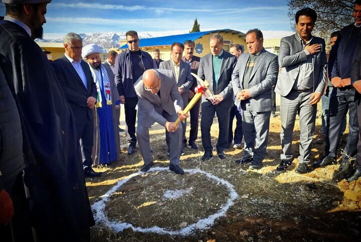 مدرسه ۱۲ کلاسه شهید کاظمی دالاهو کلنگ‌زنی شد