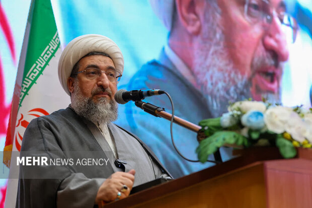 مطهری‌اصل: شخصیت امام علی(ع) فراتر از زبان و شعر است