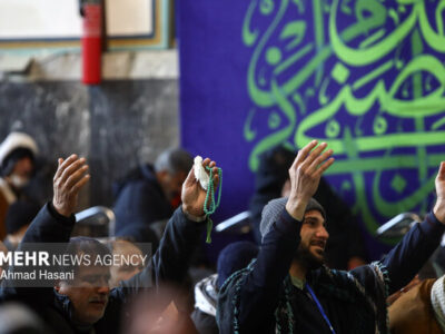 مناجات خوانی در حرم امام رضا(ع) همزمان با هشتمین شب ماه مبارک رمضان