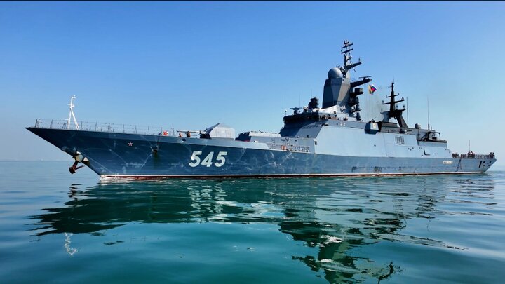 ناو روسی برای شرکت در رزمایش دریایی به بندرعباس رسید