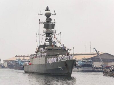 ناوشکن «دنا»در بندر ویشاخاپاتنام هند  پهلو گرفت