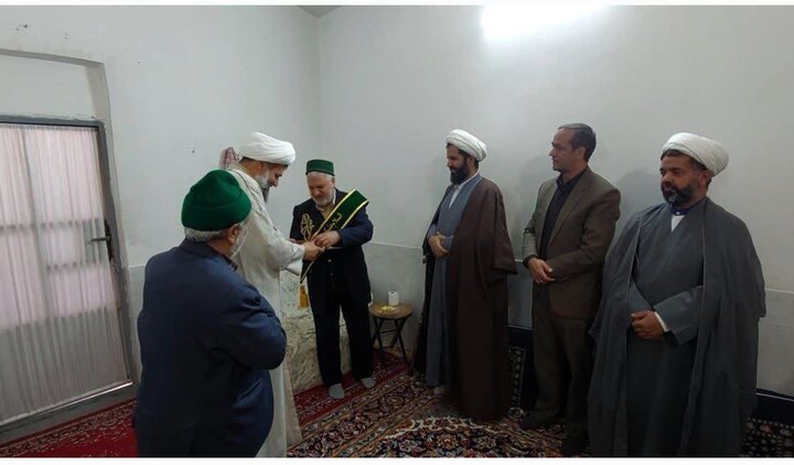 نشان عزت بر قامتی از ۶۰ سال نوکری؛ تجلیل از پیرغلام آیسک