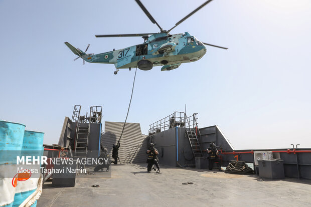 نمایش «مشت دریایی» ایران و روسیه در عمان؛ پیامی که به دنیا مخابره شد