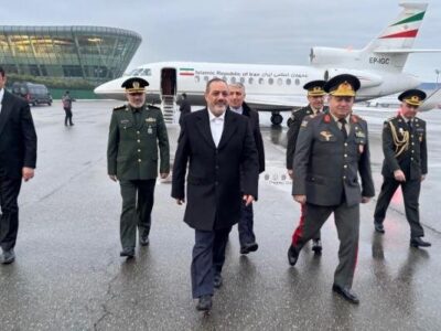 وزیر دفاع وارد باکو شد