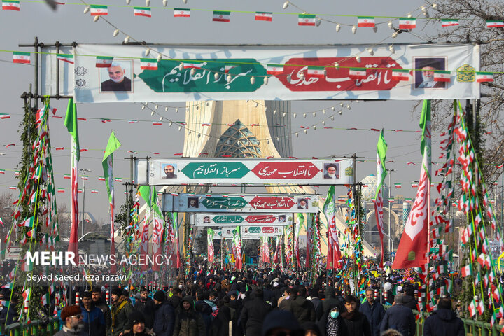 چرا حضور در راهپیمائی ۲۲ بهمن امسال بیش از همیشه اهمیت دارد؟