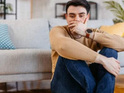 چرا وقتی می‌خواهم از حقم دفاع کنم، می ترسم و اضطراب می‌گیرم؟