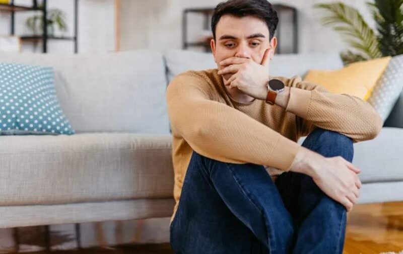 چرا وقتی می‌خواهم از حقم دفاع کنم، می ترسم و اضطراب می‌گیرم؟