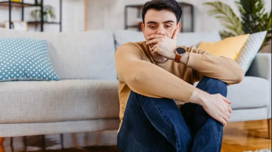 چرا وقتی میخواهم از حقم دفاع کنم، می ترسم و اضطراب میگیرم؟