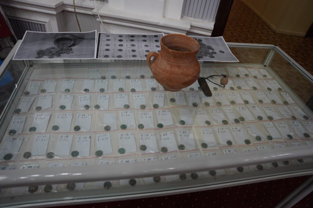 کشف گنجینه سکه‌های ۲۰۰۰ ساله کوشانیان در تاجیکستان