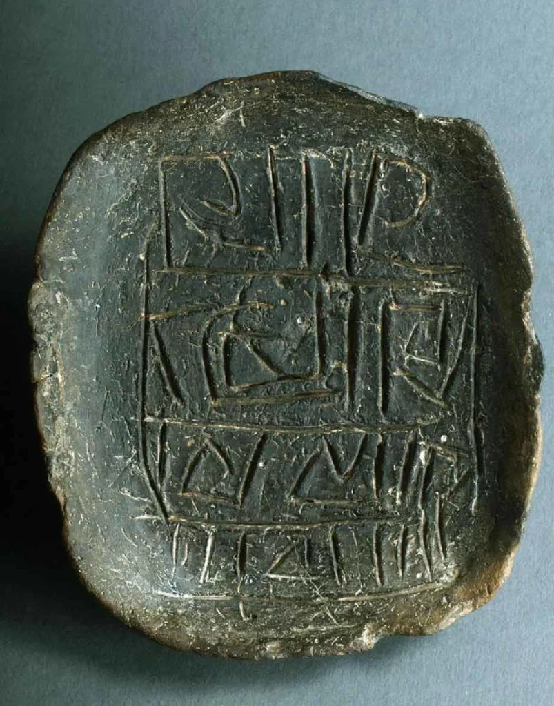 ۵ خط باستانی که هنوز رمزگشایی نشده‌اند