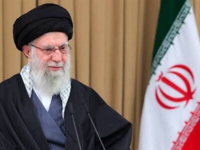 ادای دین هنرمندان با نشان “رهبر شهید”