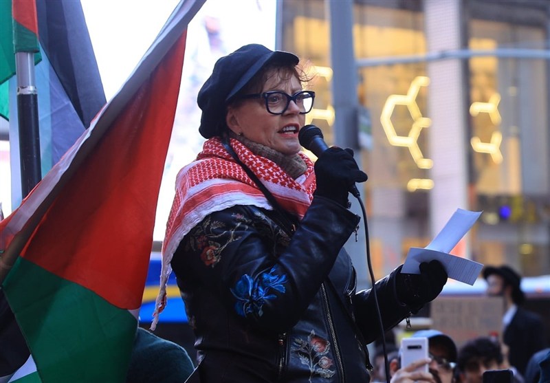 بازیگر هالیوودی: حمله به ایران را متوقف کنید