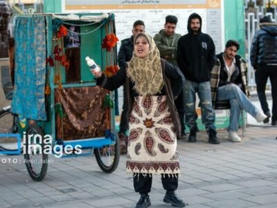 تئاتر در کنار مردم ایستاد