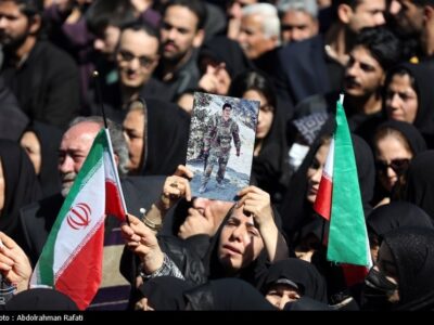 تشییع حماسی شهیدان لاریجانی، سلیمانی و دریادلان ناو دنا