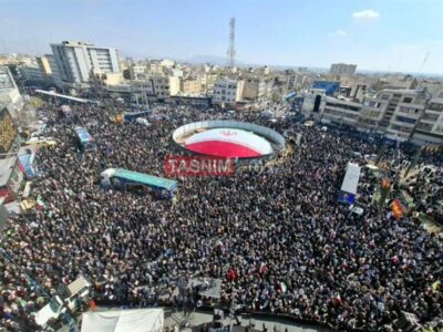 تشییع حماسی شهیدان لاریجانی، سلیمانی و دریادلان ناو دنا در تهران