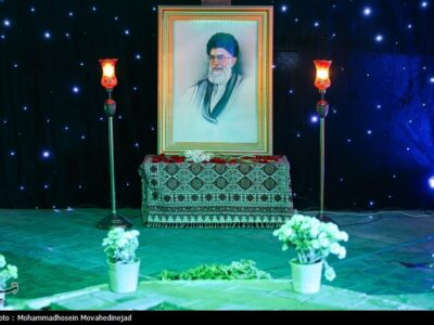 خدای خامنهای زنده است، ای مردم