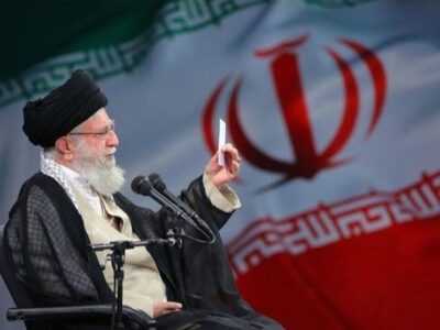 درس رهبر شهید: وحشت نکردن از غربت در مسیر هدایت