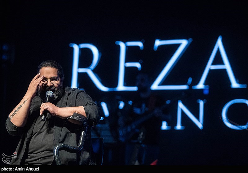 رضا صادقی راست می‌گوید؛ یک سو اجنبی است و یک سو خدا، مادر، وطن