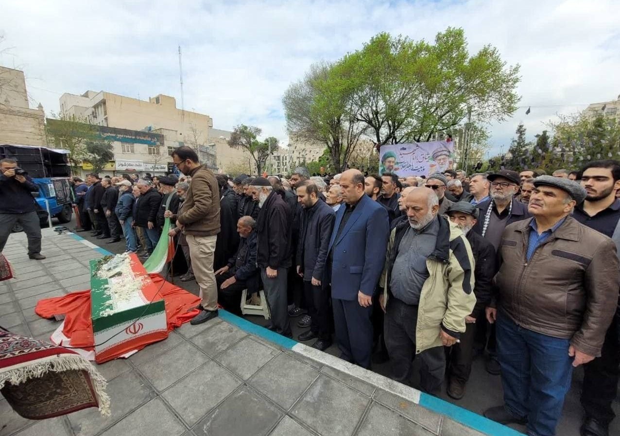 مادر شهیدان افراسیابی به دیدار 5 فرزند شهیدش رسید شهید , گلزار شهدا , دفاع مقدس ,