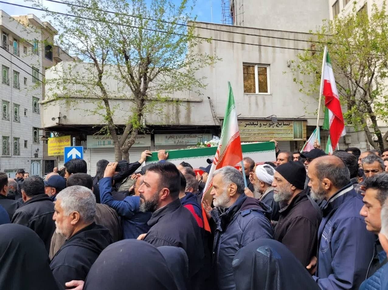 مادر شهیدان افراسیابی به دیدار 5 فرزند شهیدش رسید شهید , گلزار شهدا , دفاع مقدس ,