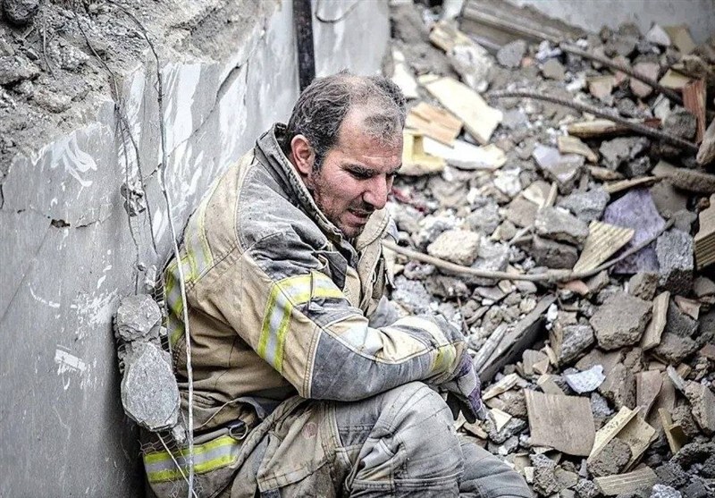 «نشسته در غبار» و مردانی در دل ویرانههای جنگ