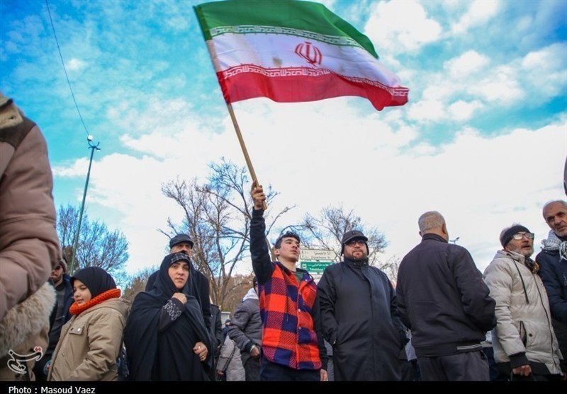 هنرمندان پای کار ایران