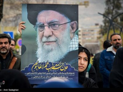 پرچم هدایت رهبر انقلاب بر زمین نمیافتد