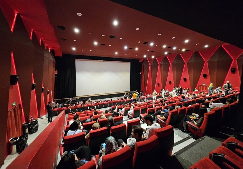 آمار واقعی فروش سینما در فروردین 250 هزار نفر است نه 69 هزار نفر