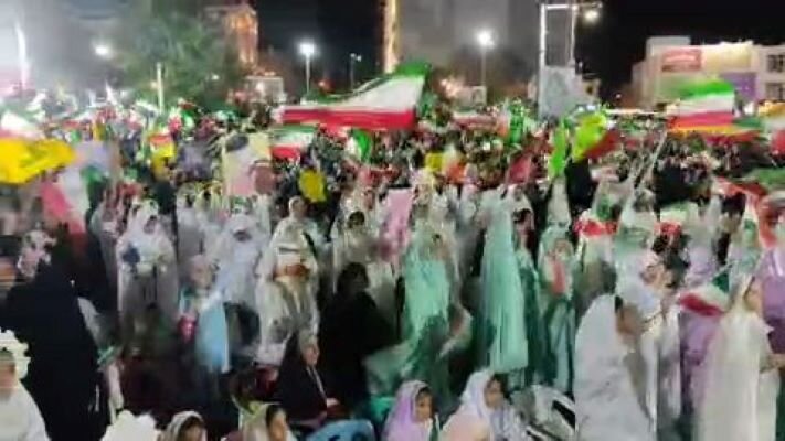 اجتماع شبانه مردم در بوشهر