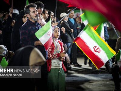 ادامه قرارهای شبانه مردم ایلام در میدان ۲۲ بهمن