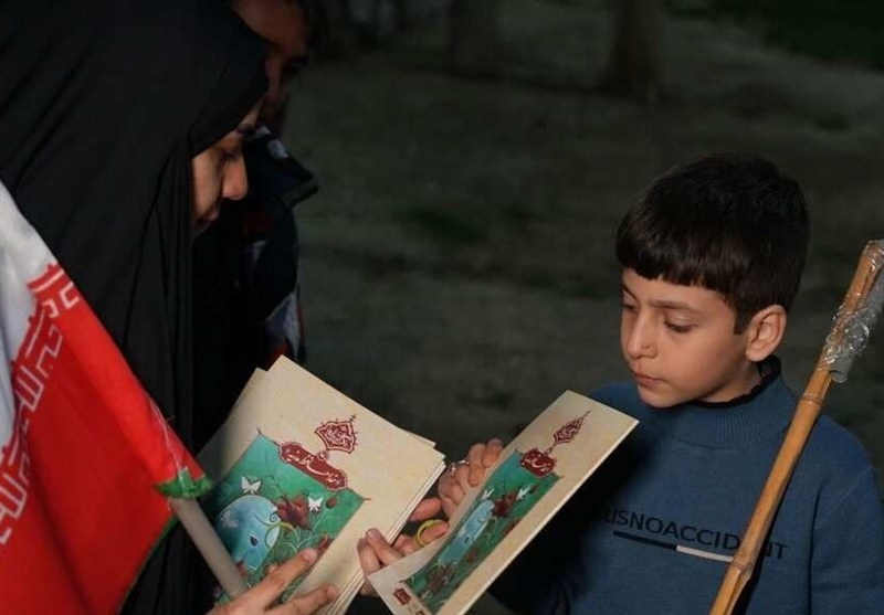 اهدای بسته فرهنگی کانون پرورش فکری به کودکان آسیبدیده از جنگ