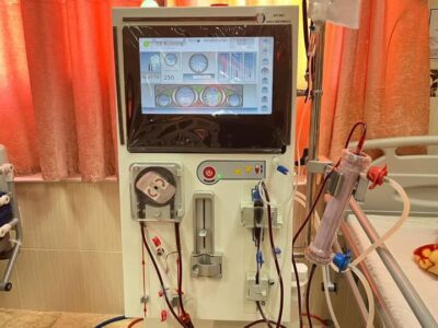 اهدای دستگاه دیالیز ۱۲ میلیارد ریالی به بیمارستان شهدای دهگلان