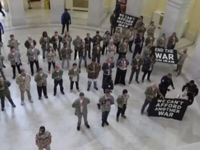 بازداشت ده‌ها کهنه سرباز آمریکایی معترض به جنگ با ایران