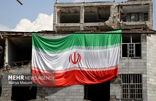 بازدید سفرا از مناطق آسیب‌دیده جنگ تحمیلی سوم در تهران