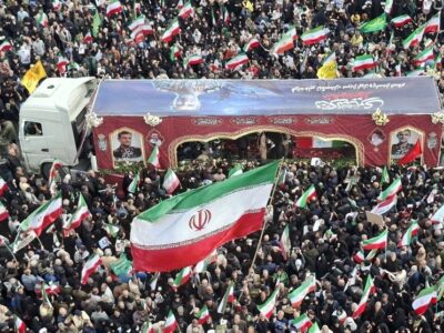 بدرقه شهیدان تنگسیری و اسحاقی توسط  اهالی پایتخت