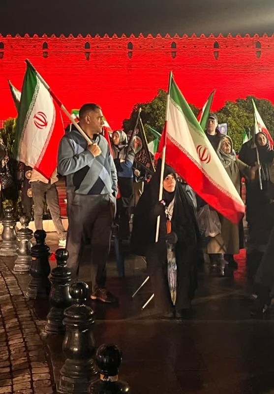 تجم مردم در شب بارانی شیراز؛ هنگامی که دلها در شاهچراغ یکی شدند تجم مردم در شب بارانی شیراز؛ هنگامی که دلها در شاهچراغ یکی شدند