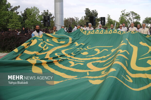 تعویض پرچم رضوی در میدان قائم آمل