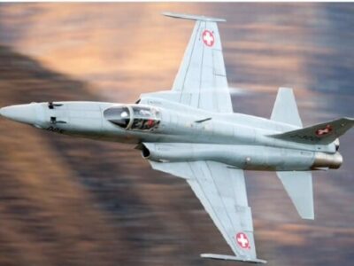 خبرنگار آمریکایی: جنگنده اف-۵ ایران بزرگترین ارتش جهان را بمباران کرد