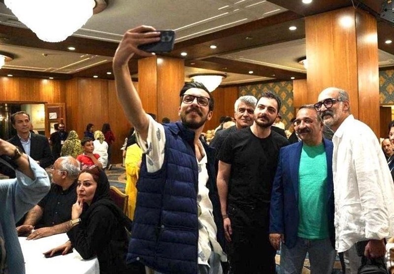دیدار صمیمانه دیگر هنرمندان با خانواده‌های جنگ‌زده